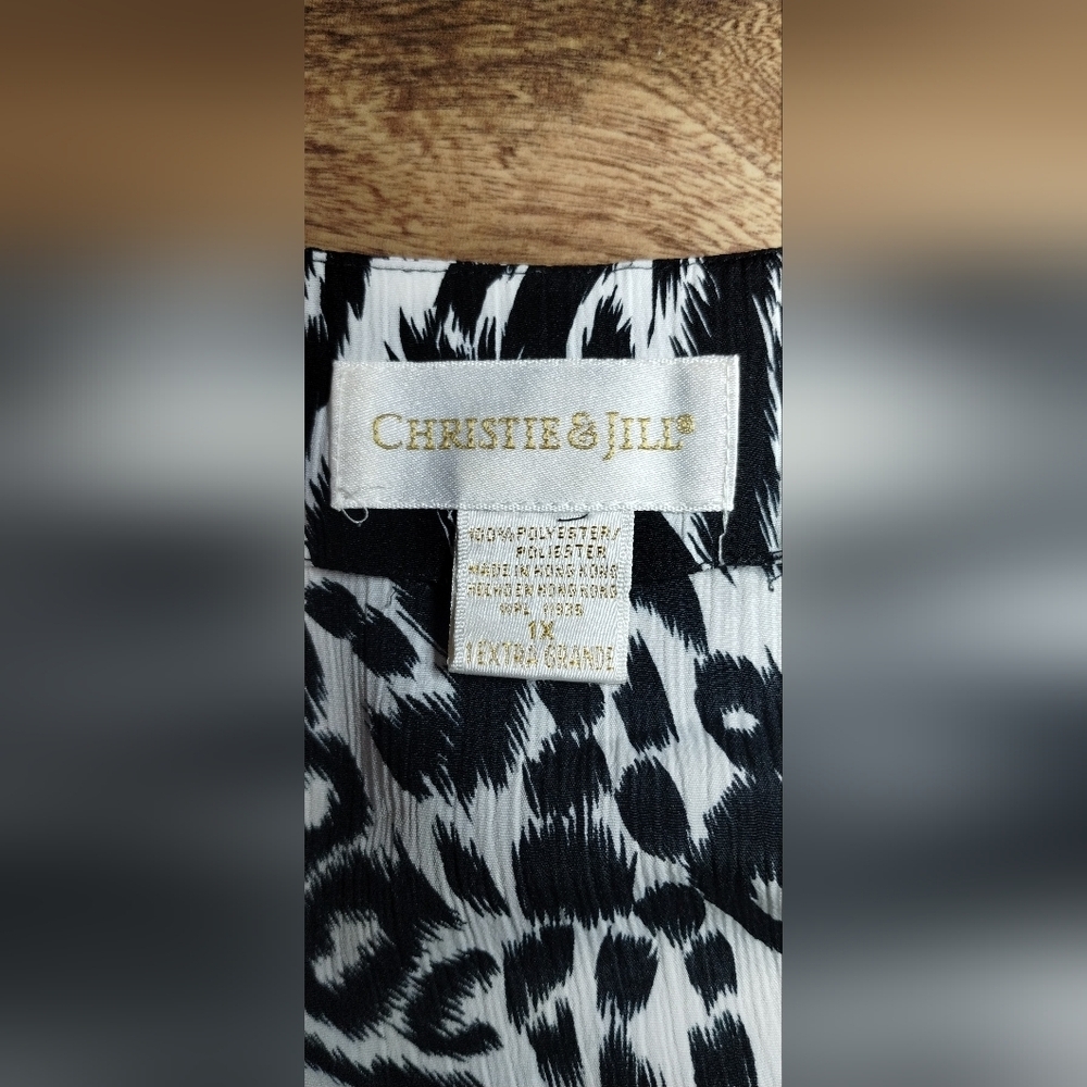 Christie & Jill Black and White Animal Print Women's Top (lX) - Picture 11 of 11